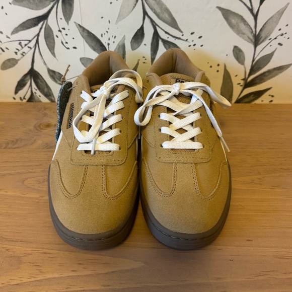 NWT Reebok Smash Edge Tan and White Sneakers - Picture 3 of 8